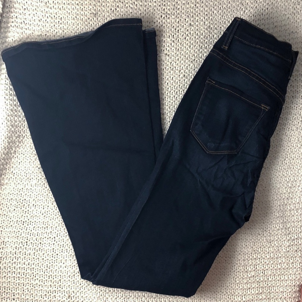 Dark blue stretchy 70s flare jeans high waisted